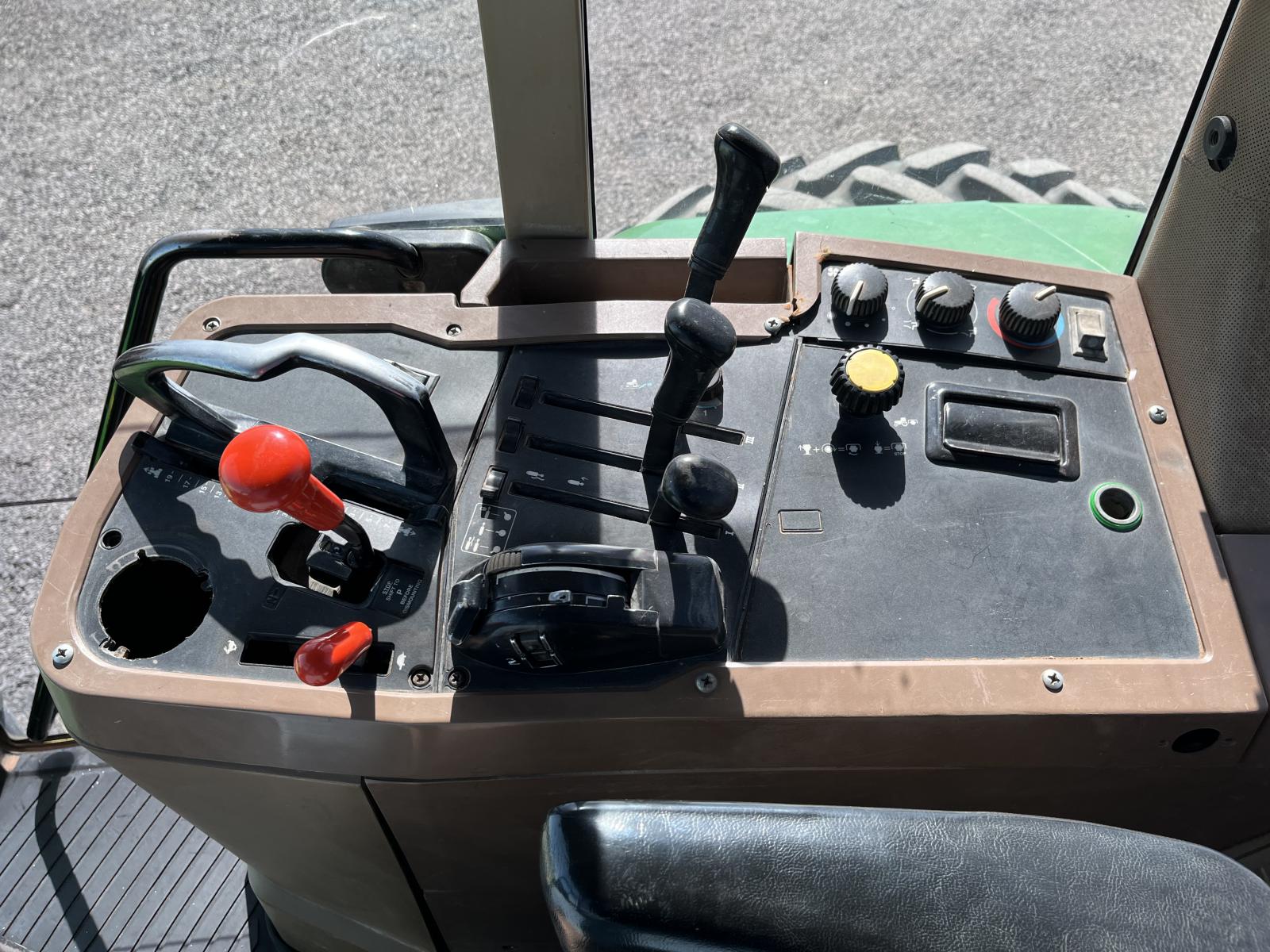 ./imagenes/INVOICE/2019/17576/TRACTOR JOHN DEERE 7800 (24).JPG